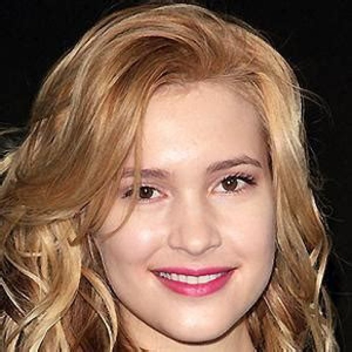 Alexia Fast - Age, Family, Bio