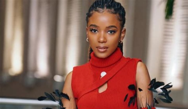 Ama Qamata is currently single.