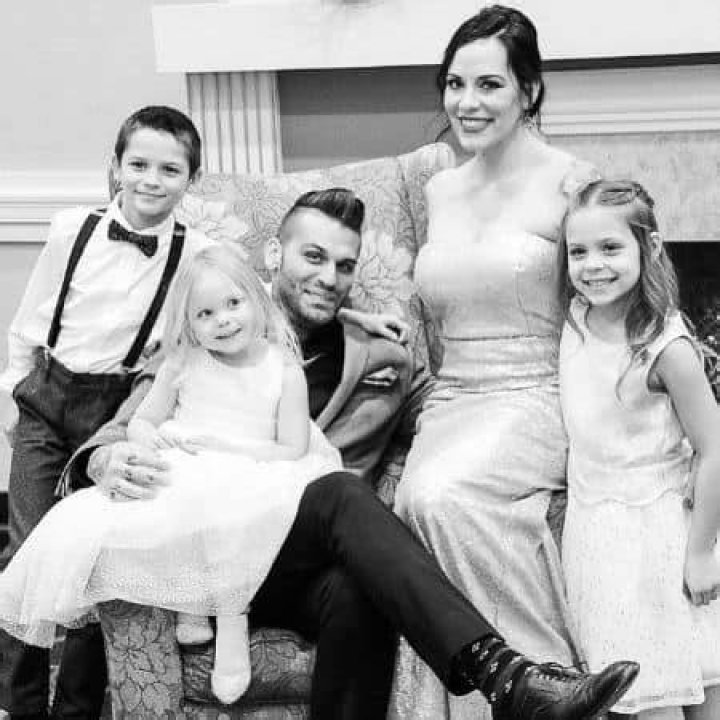 Amy Polinsky along with her family 