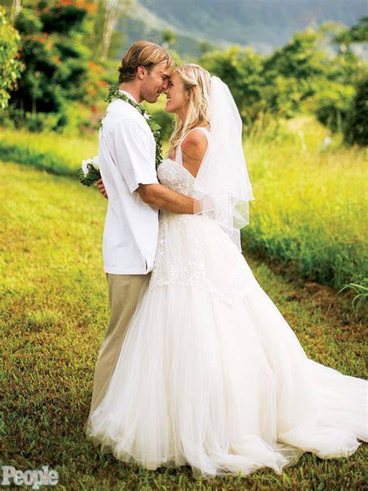 Bethany Hamilton and Adam Dirks in the marriage ceremony
