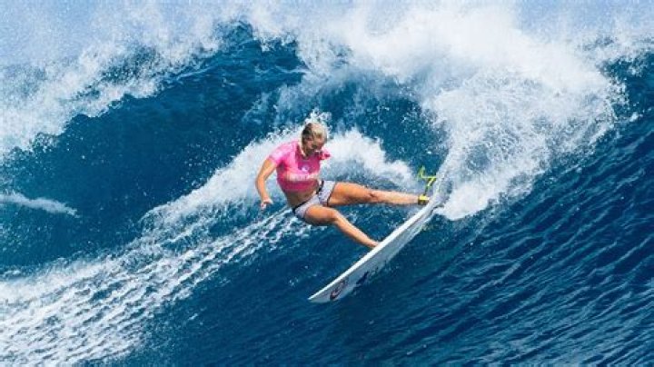 Bethany Hamilton surfing profesionally