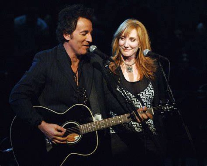 Bruce Springsteen and Patti Scialfa's Singing Together at a Stage