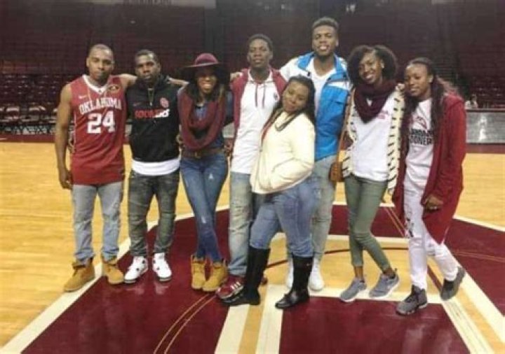 Buddy Hield Mother and Seven Sibling