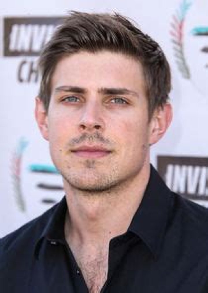 Chris Lowell Bio (Wiki) 