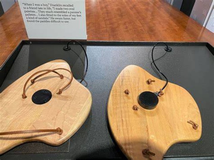 Did Benjamin Franklin invent the hand paddle?