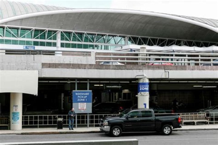 Does San Antonio Airport allow Uber?