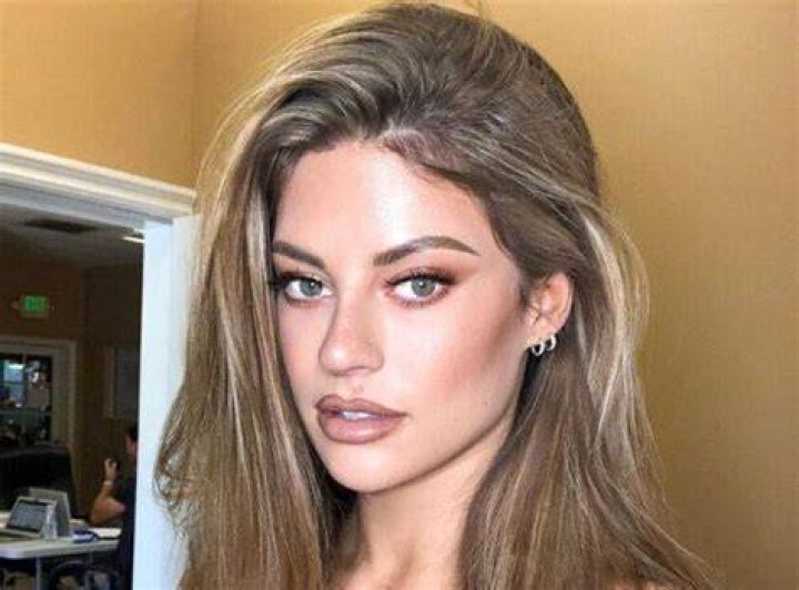 Hannah Stocking - Age, Family, Bio
