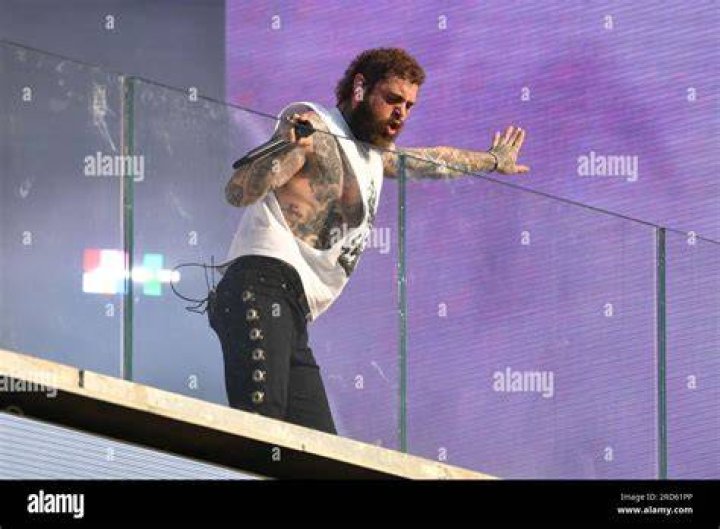 Here is What Happened to Post Malone on Stage!