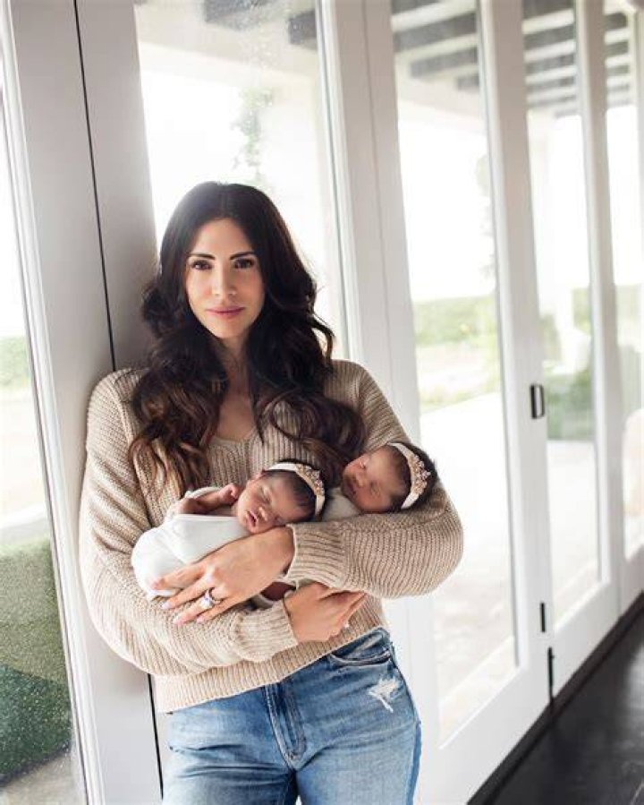 Hope Dworaczyk named as the 2010 Playboy magazine's playmate. Know about Hope's career, profession