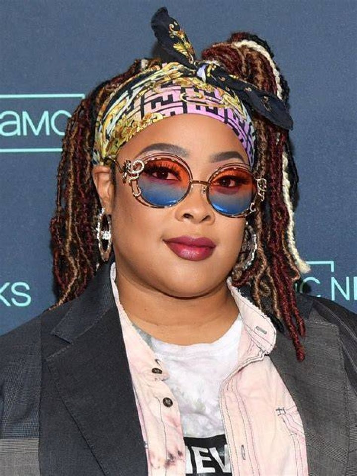 How are Da Brat And Lisa Raye related