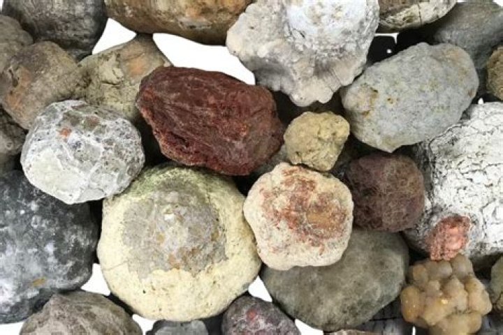 How do you color geodes?