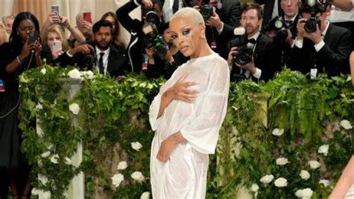Is Doja Cat gay?