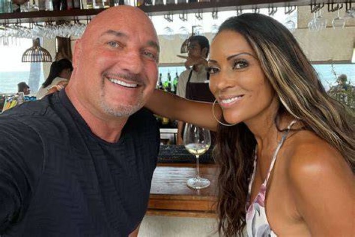 Engaged! Fox NFL Reporter Jay Glazar is committed to girlfriend Rosie Tenison Jay Glazer is engaed to her girlfriend Rosie Tenison