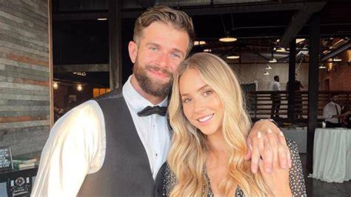 Jed Wyatt is dating Ellen Decker and is in self-isolation with her! Jed Wyatt is dating Ellen Decker and is in self-isolation with her!