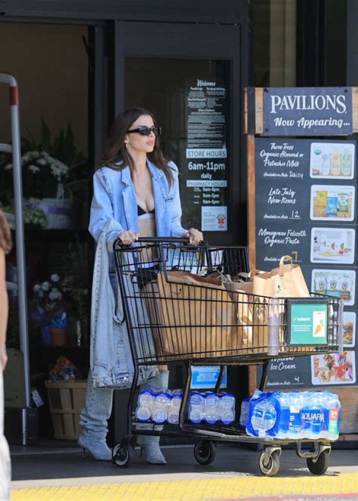 Julia Fox grocery shopping