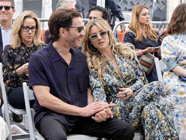 
Kaley Cuoco And Tom Pelphrey Make First Public Appearance As A Couple 