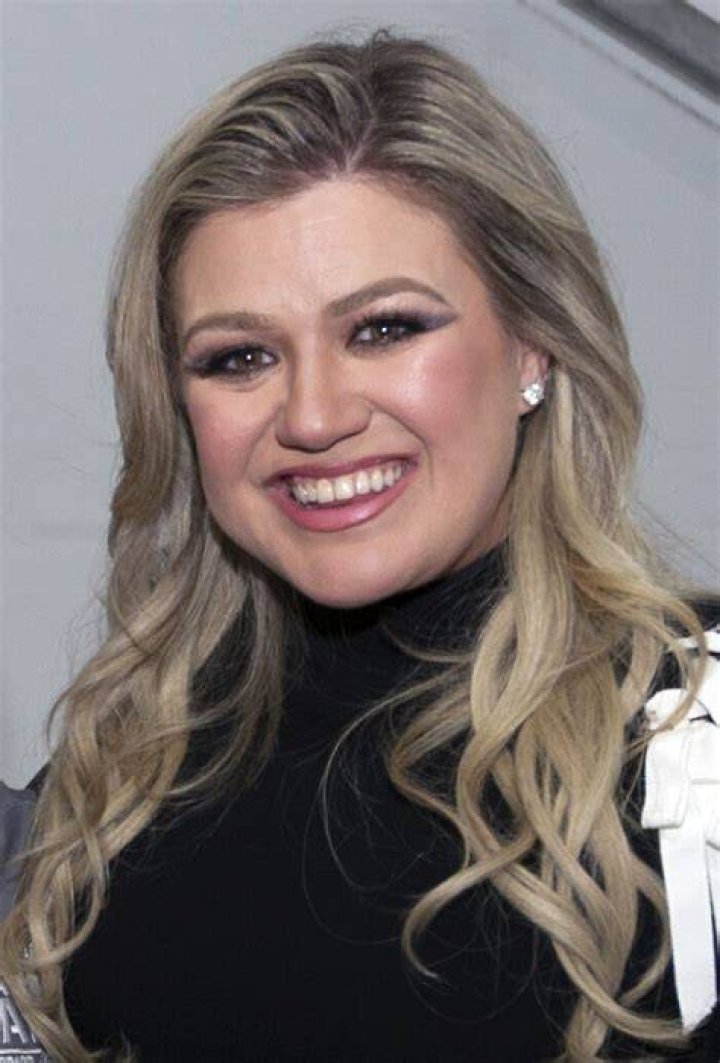 Kelly Clarkson Bio (Wiki) 