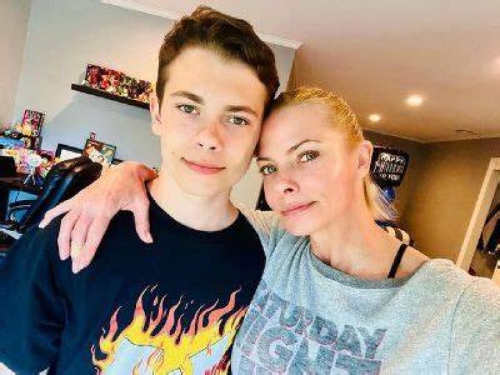 Know Jaime Pressly Twin Son Age & Net Worth