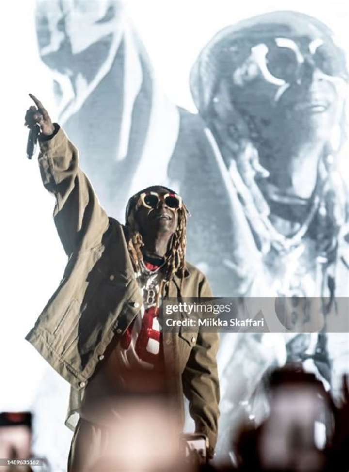 Lil Wayne Performs