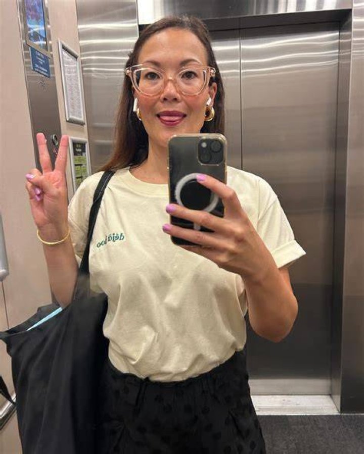 Lizzy Hoo Instagram and partner