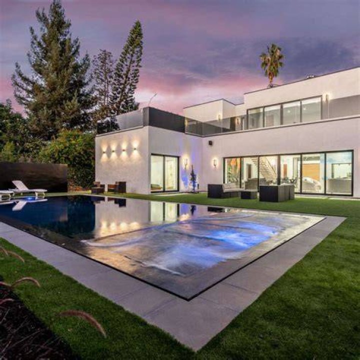 Mansion Sherman Oaks