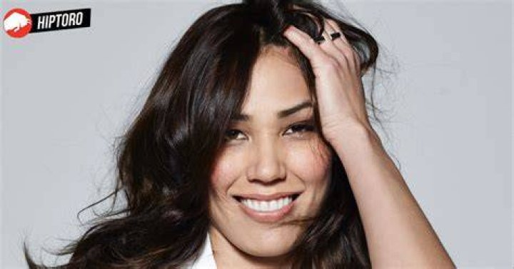 Michaela Conlin - Age, Family, Bio