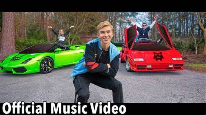 Stephen Sharer with Carter Sharer and Lizzy Sharer. Stephen Sharer Age, Height, Girlfriend, Partner & Net Worth