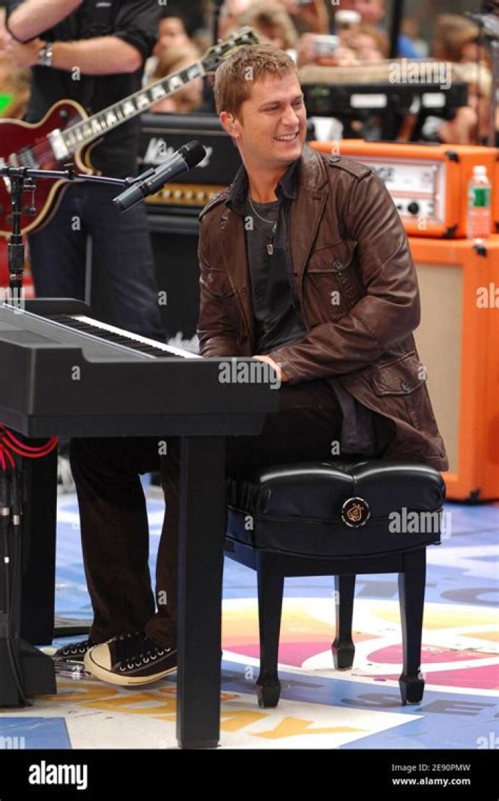 The musician Rob Thomas and Marisol Maldonado tied the wedding knot on October 2, 1999.'