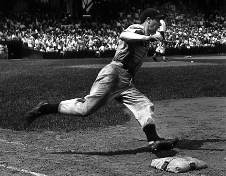 What did Joe DiMaggio die from?