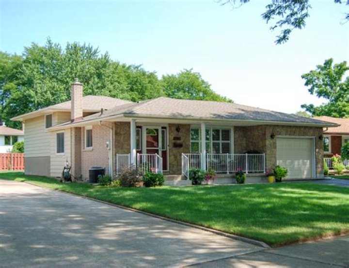 What is a back split house?