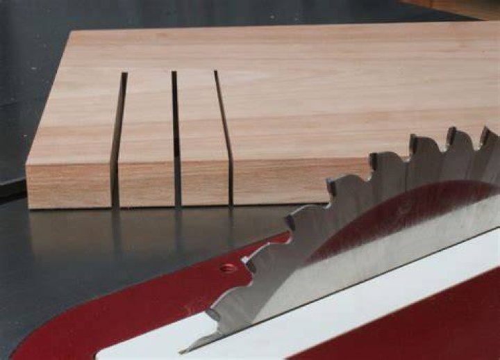 What is the saw kerf?