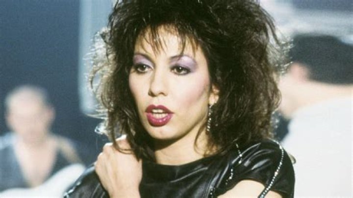 What nationality is Jennifer Rush?